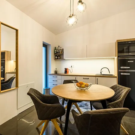 Viktoria Vendeghaz *