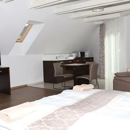 Viktoria Vendeghaz Eplény